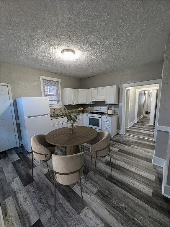 the-linden0grove-foundation-harlem-ave-kitchen